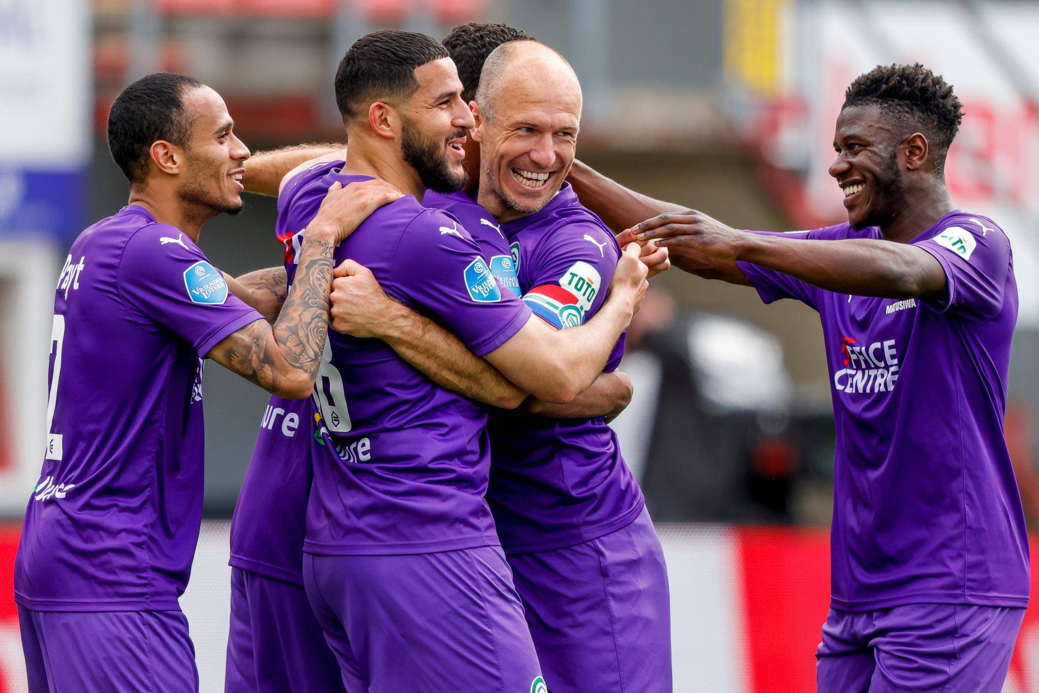 费耶诺德训练开放日，窗口期单刀错失引欢呼，国王杯在即，年轻球员得到机会 